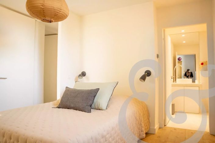 Image No.20-4 Bed House for sale