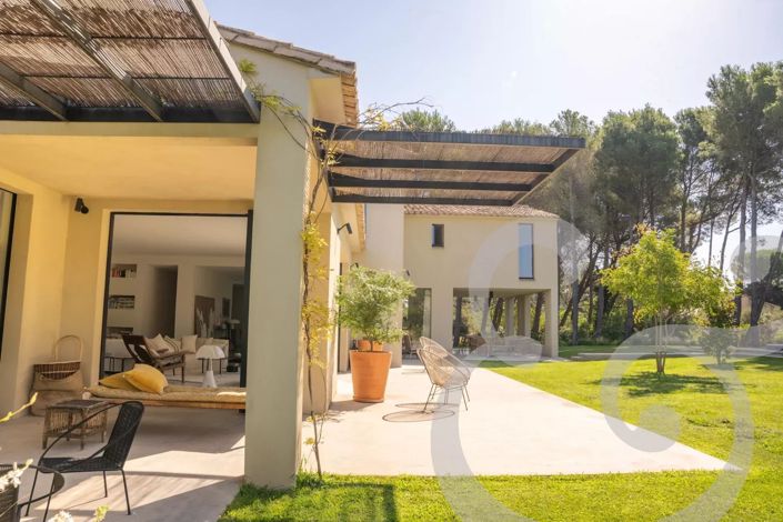 Image No.8-4 Bed House for sale