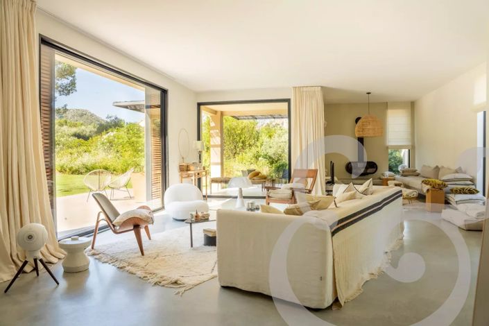 Image No.9-4 Bed House for sale