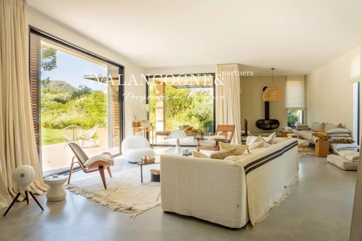 Image No.9-4 Bed House for sale