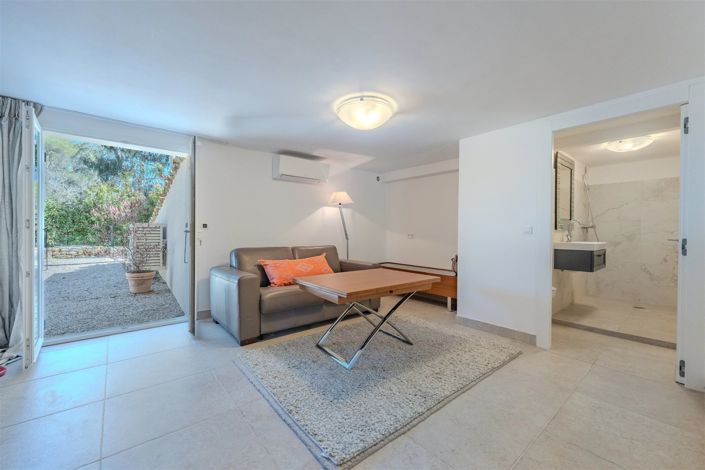 Image No.16-5 Bed House for sale