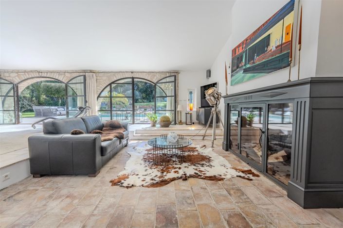 Image No.9-5 Bed House for sale