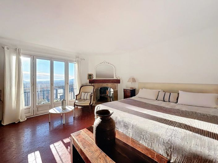 Image No.19-10 Bed House for sale