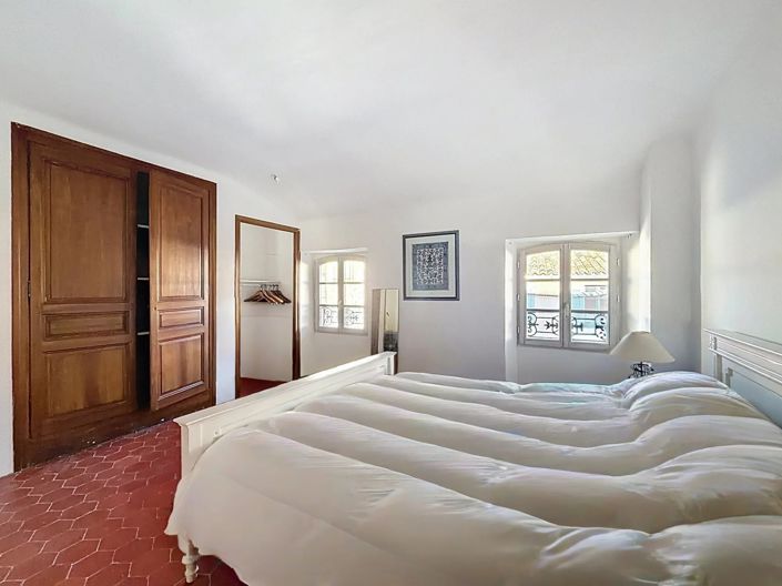 Image No.24-10 Bed House for sale