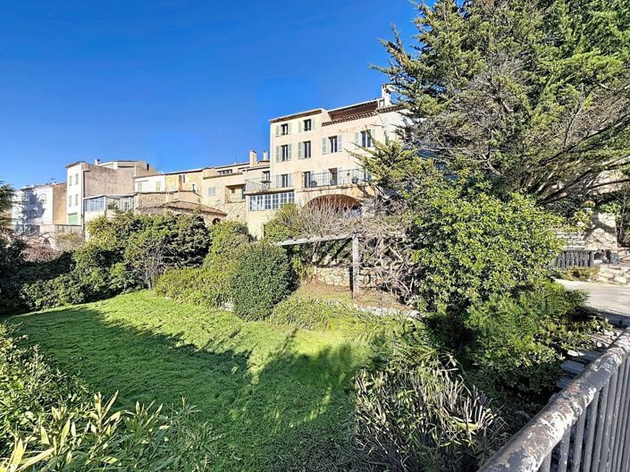 Image No.26-10 Bed House for sale