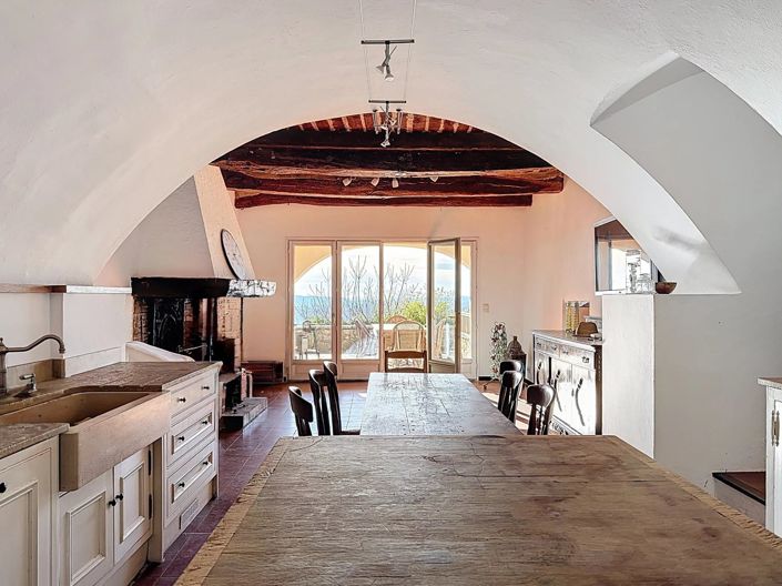 Image No.8-10 Bed House for sale