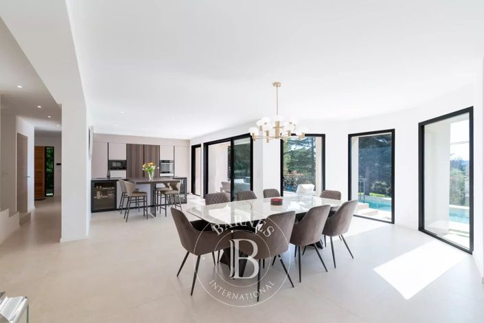 Image No.10-5 Bed House for sale