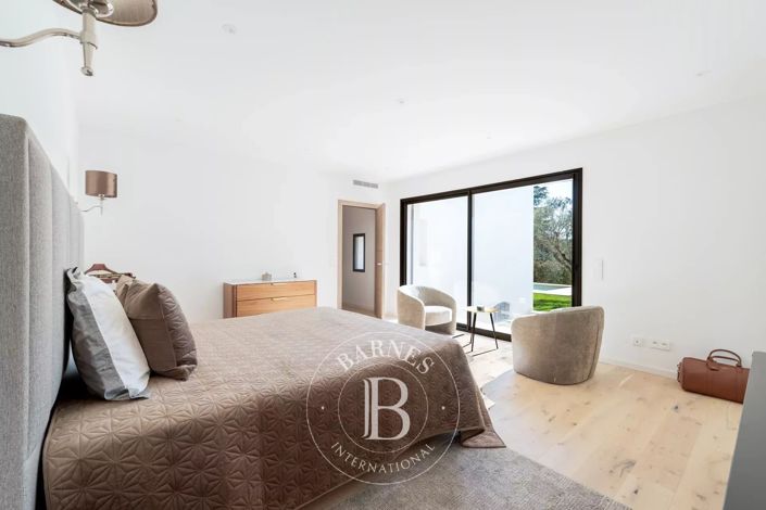 Image No.11-5 Bed House for sale