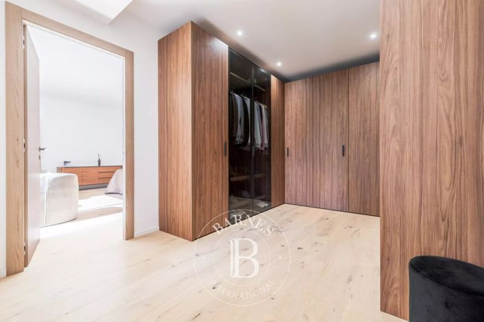 Image No.12-5 Bed House for sale