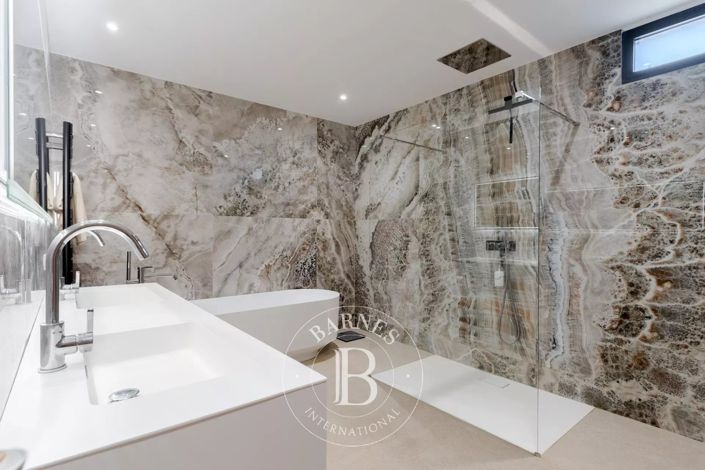 Image No.13-5 Bed House for sale