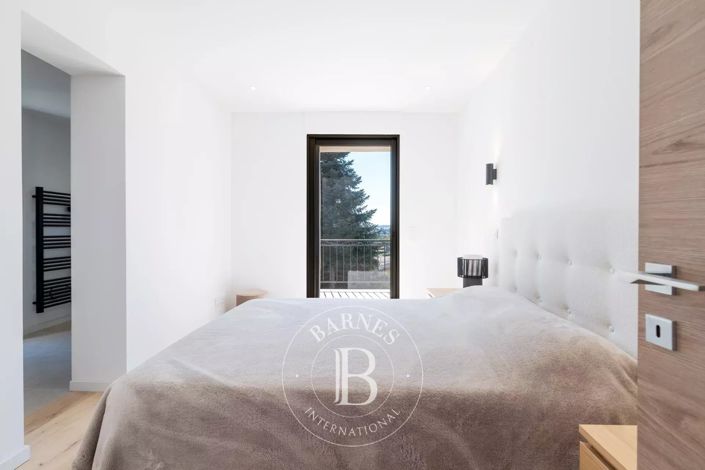 Image No.14-5 Bed House for sale