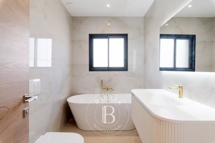 Image No.17-5 Bed House for sale