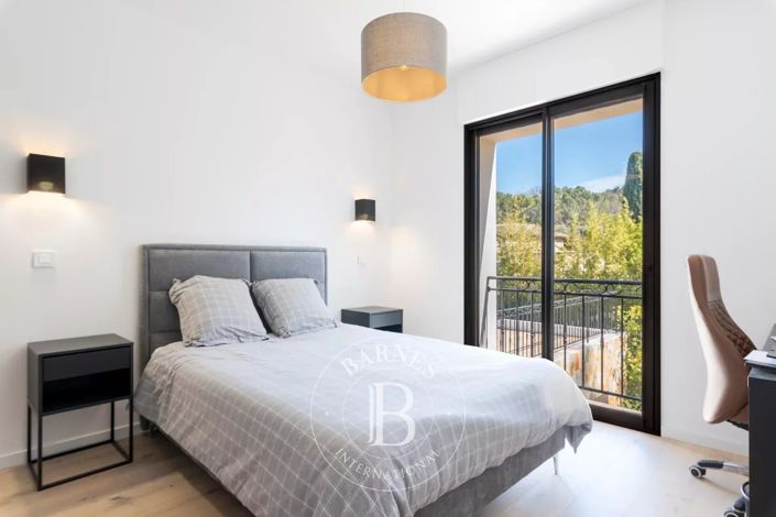 Image No.18-5 Bed House for sale