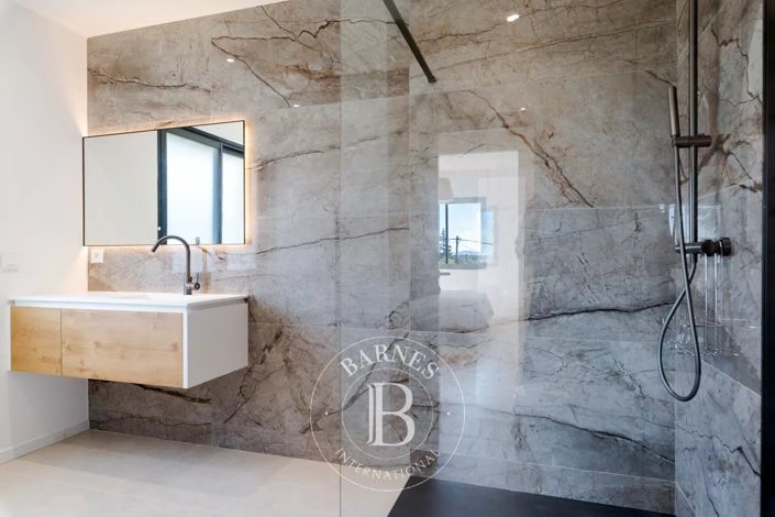 Image No.19-5 Bed House for sale