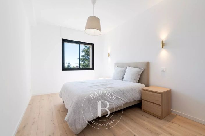 Image No.20-5 Bed House for sale