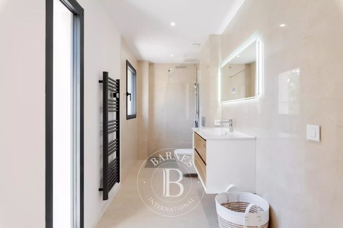 Image No.21-5 Bed House for sale