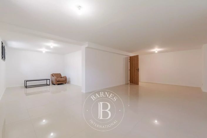 Image No.22-5 Bed House for sale