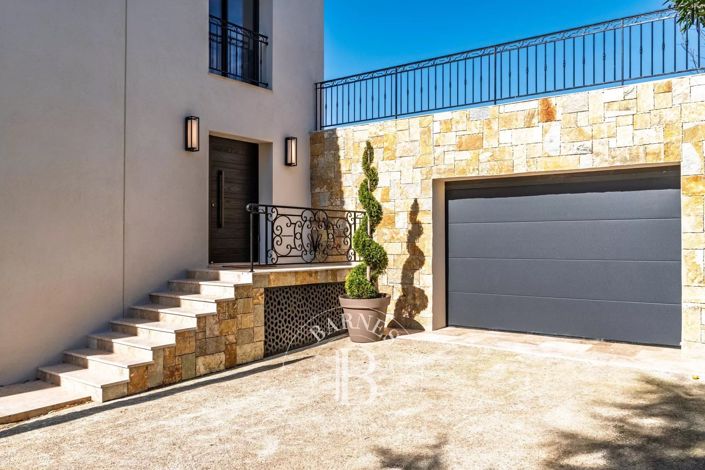 Image No.24-5 Bed House for sale