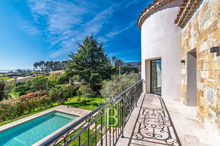 Image No.3-5 Bed House for sale