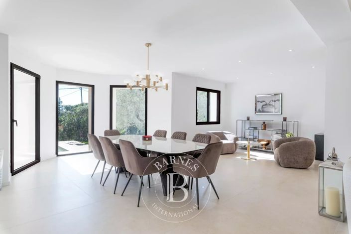 Image No.5-5 Bed House for sale