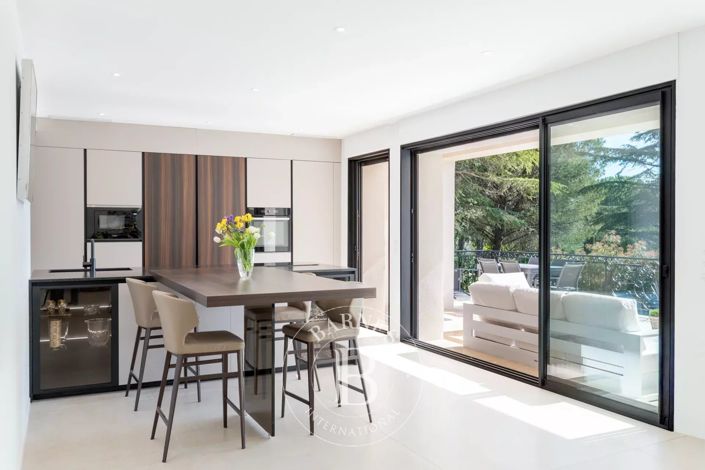 Image No.9-5 Bed House for sale