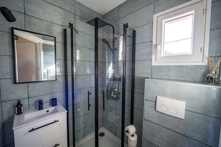 Image No.8-7 Bed House for sale