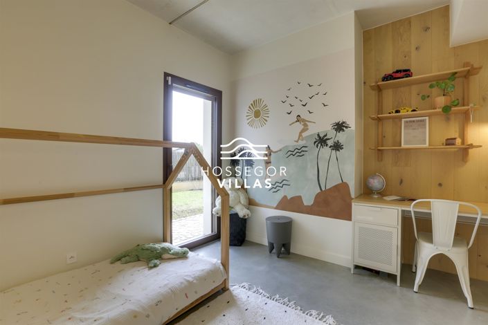 Image No.14-4 Bed House for sale