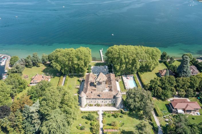 Image No.3-17 Bed Property for sale