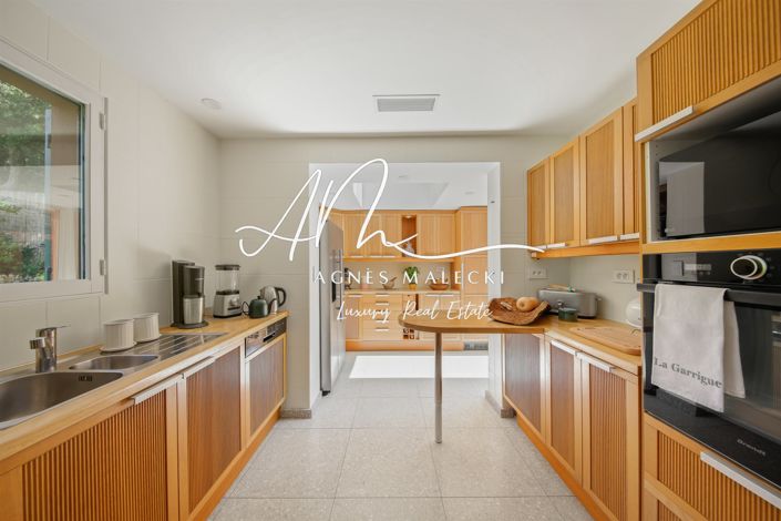 Image No.11-6 Bed House for sale