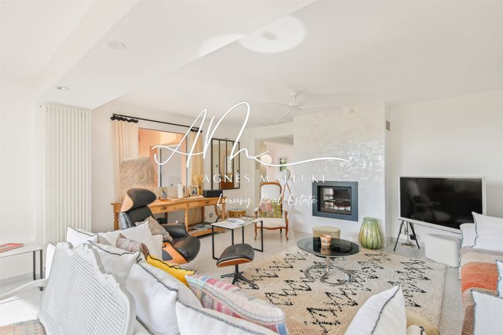 Image No.12-6 Bed House for sale