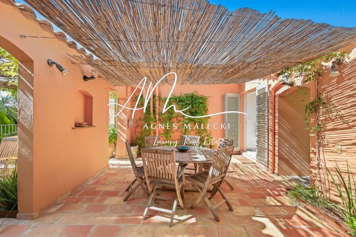 Image No.14-6 Bed House for sale