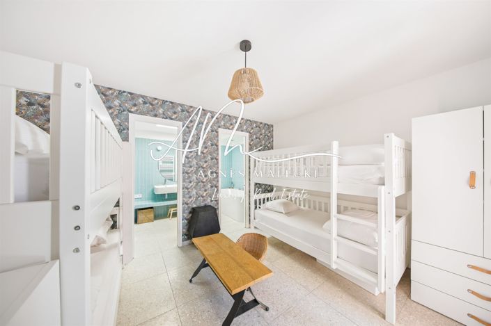 Image No.25-6 Bed House for sale