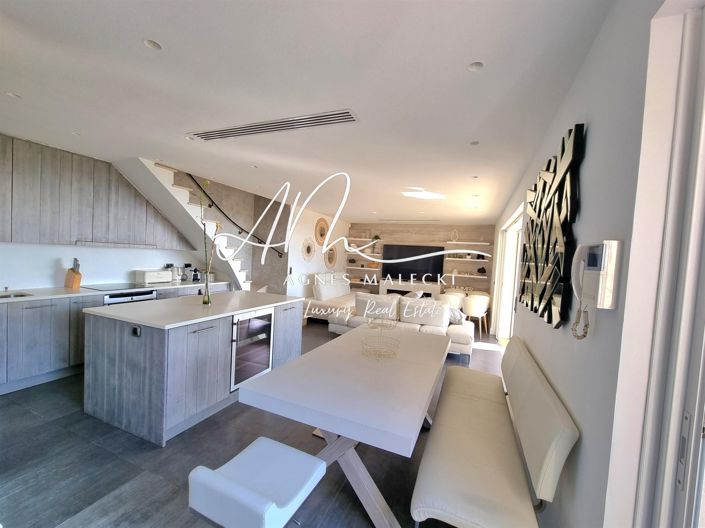 Image No.8-4 Bed House for sale