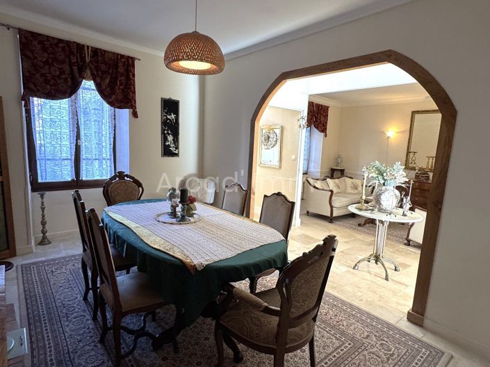 Image No.3-5 Bed House for sale