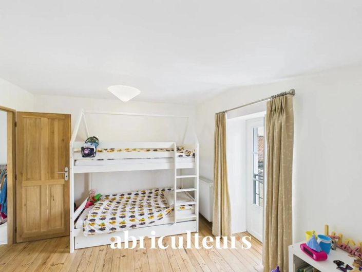 Image No.10-3 Bed House for sale