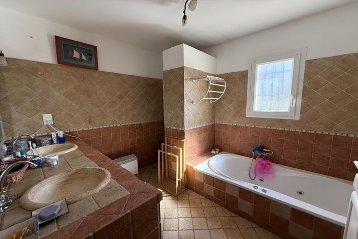 Image No.17-4 Bed House for sale