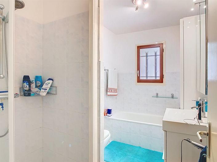 Image No.12-4 Bed House for sale