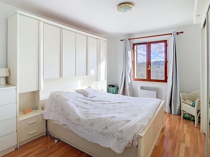 Image No.8-4 Bed House for sale