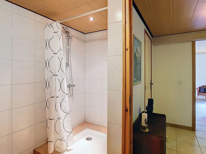 Image No.18-4 Bed House for sale