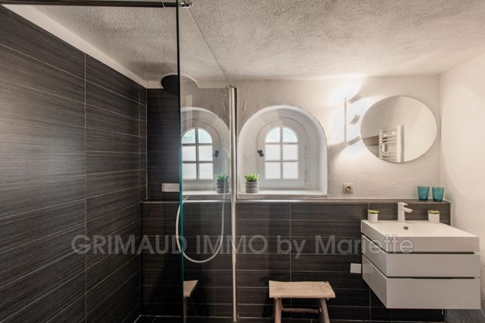 Image No.8-3 Bed House for sale