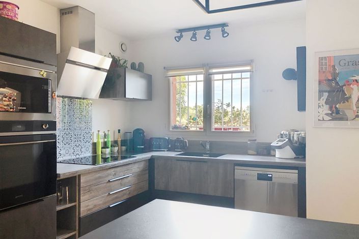 Image No.9-4 Bed House for sale