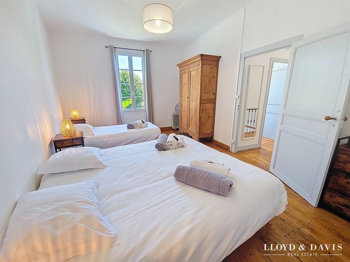 Image No.12-8 Bed House for sale