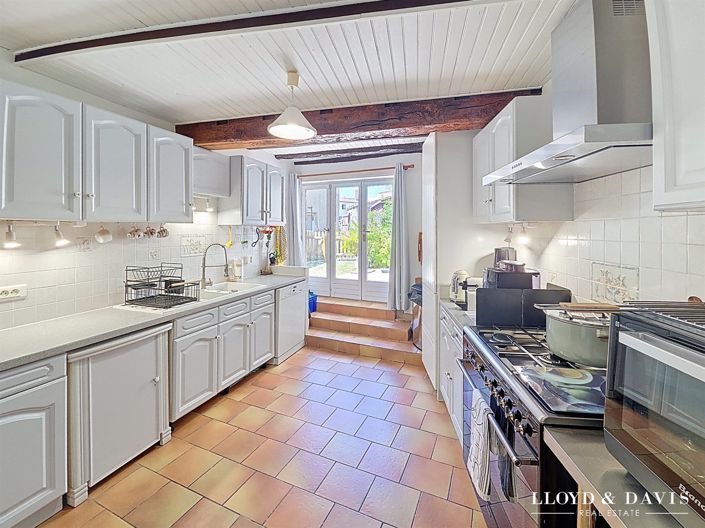 Image No.17-8 Bed House for sale