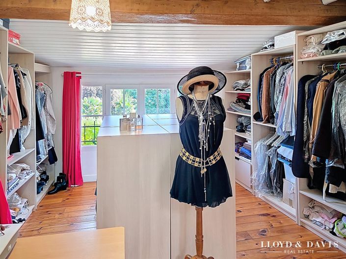 Image No.20-8 Bed House for sale