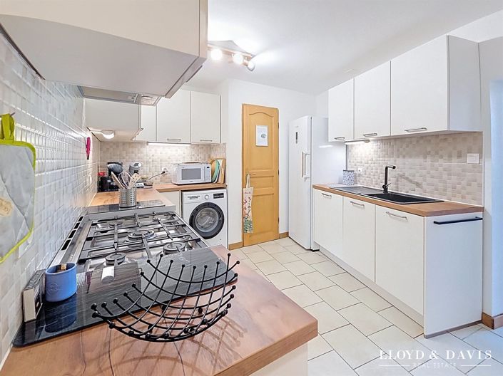 Image No.5-8 Bed House for sale