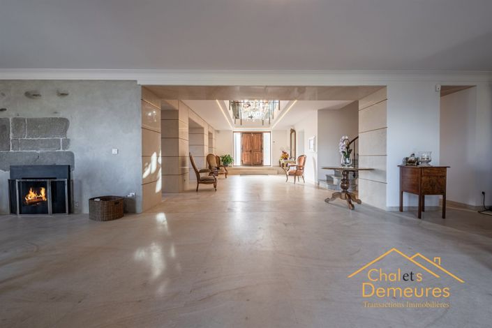 Image No.2-8 Bed House for sale