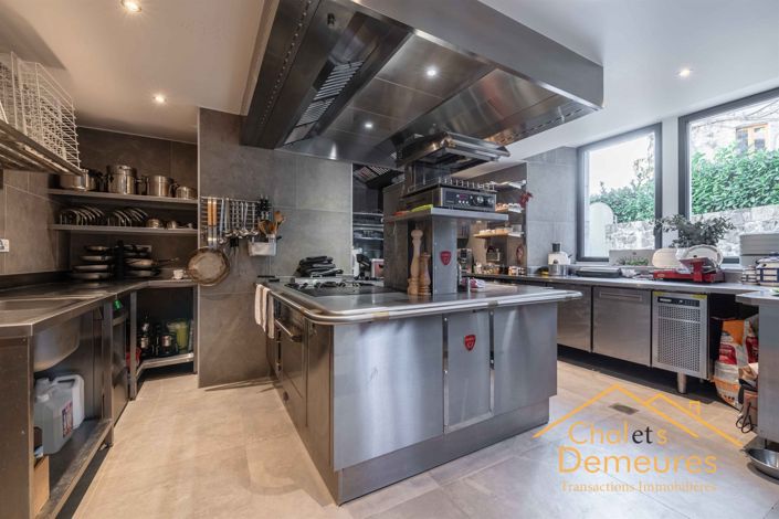 Image No.22-8 Bed House for sale