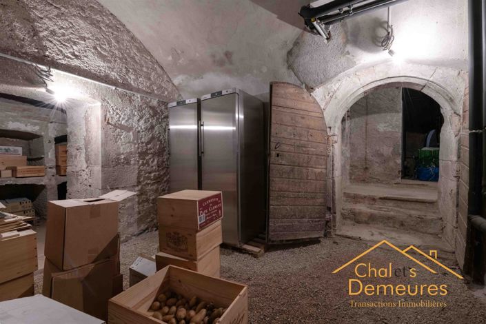 Image No.30-8 Bed House for sale