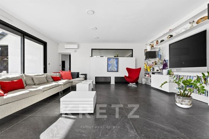 Image No.10-5 Bed House for sale