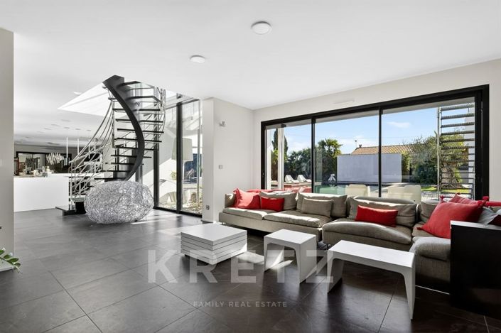 Image No.11-5 Bed House for sale